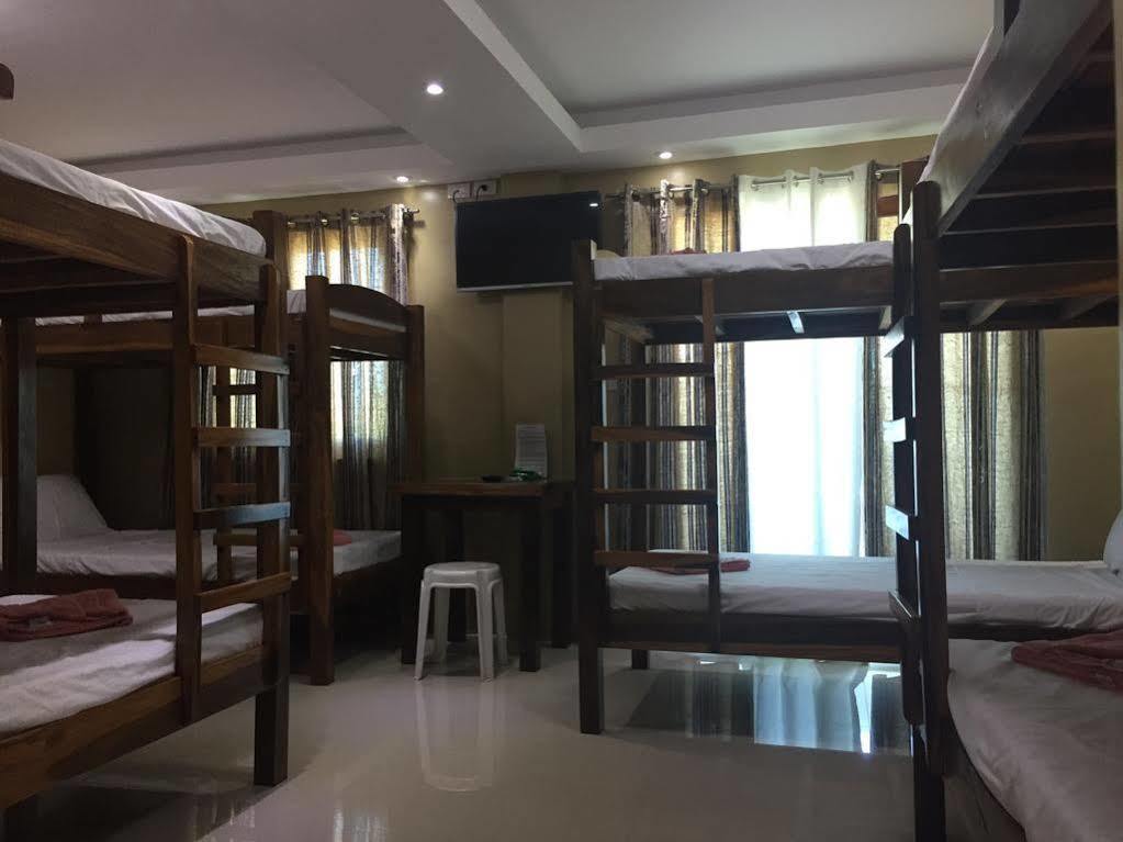 Ea Apartelle - Metro Vigan Buitenkant foto