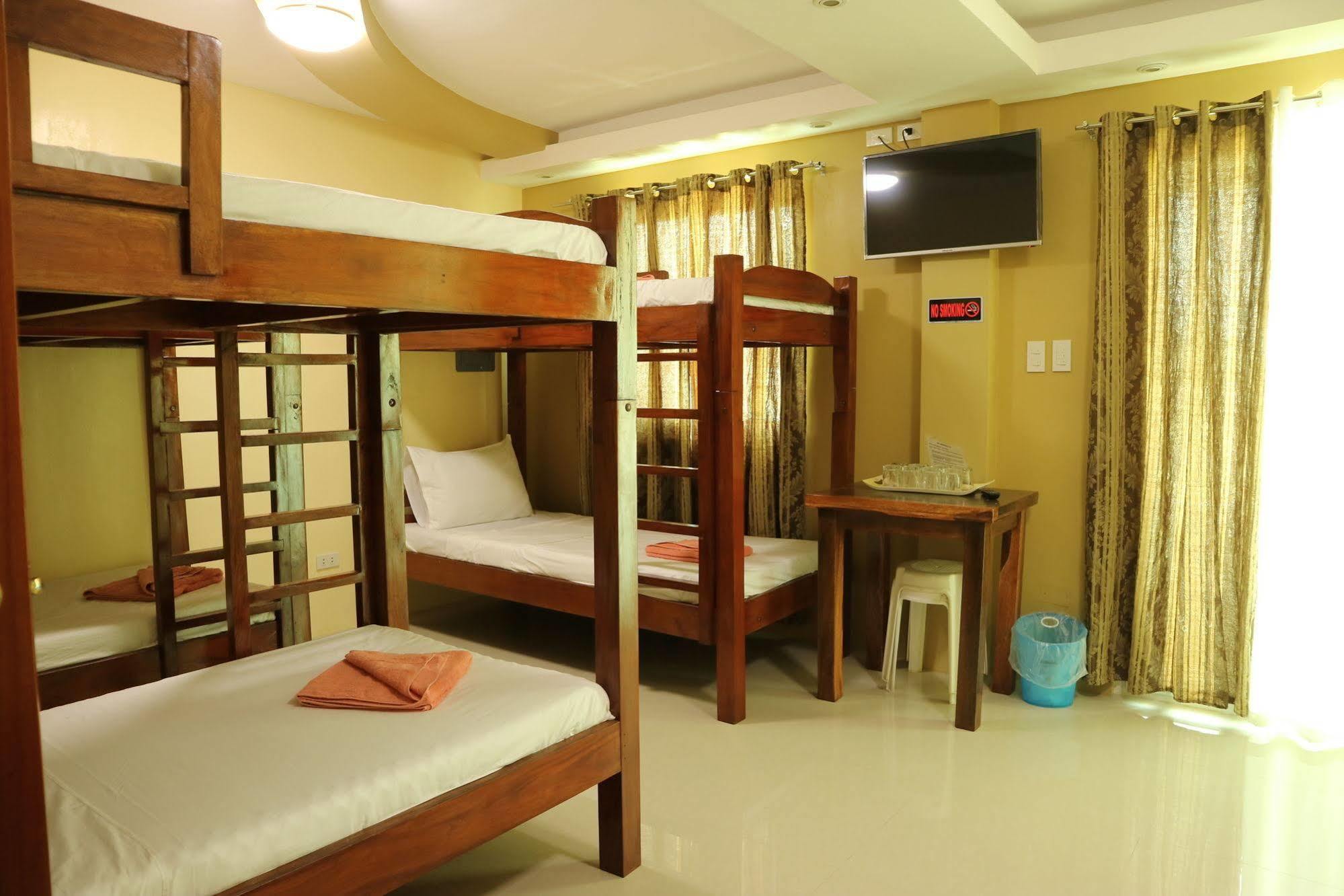 Ea Apartelle - Metro Vigan Buitenkant foto