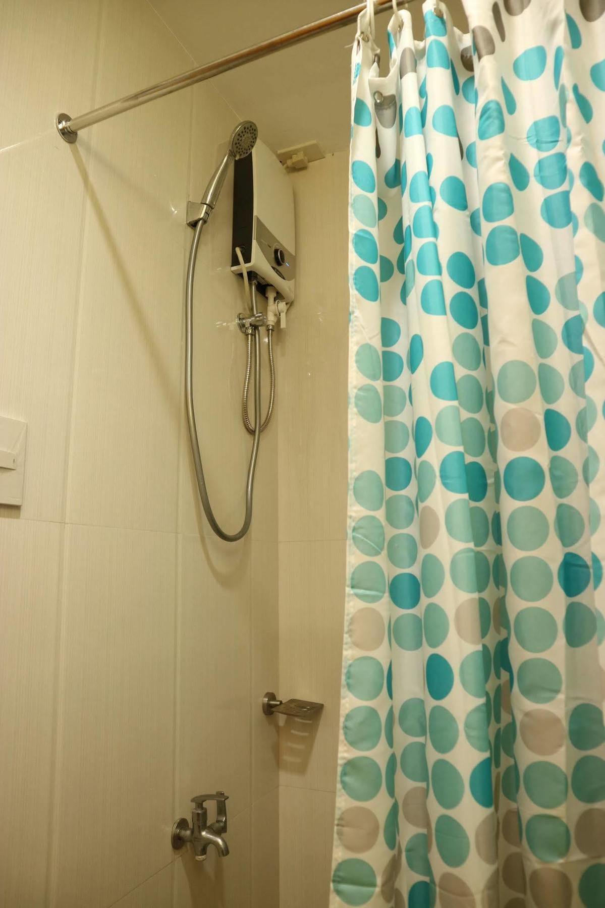 Ea Apartelle - Metro Vigan Buitenkant foto