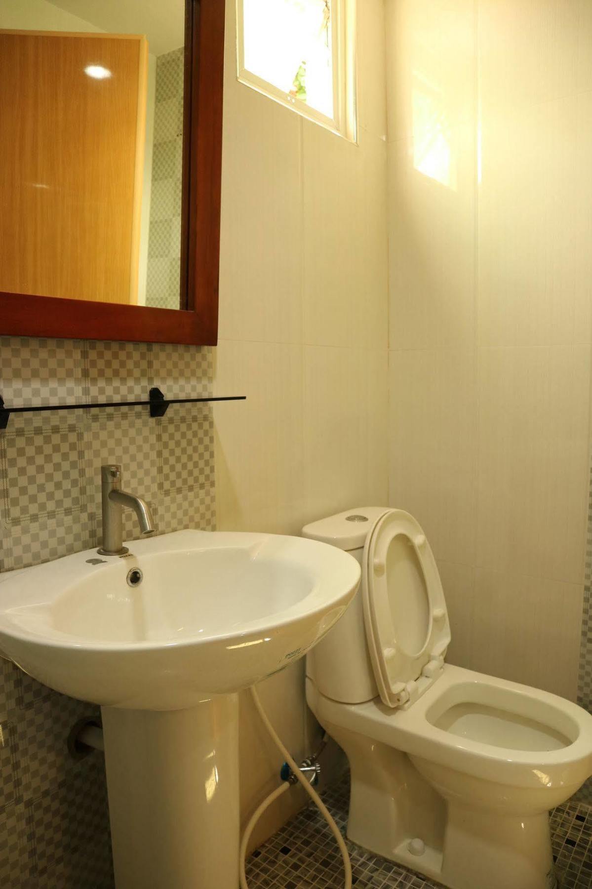Ea Apartelle - Metro Vigan Buitenkant foto