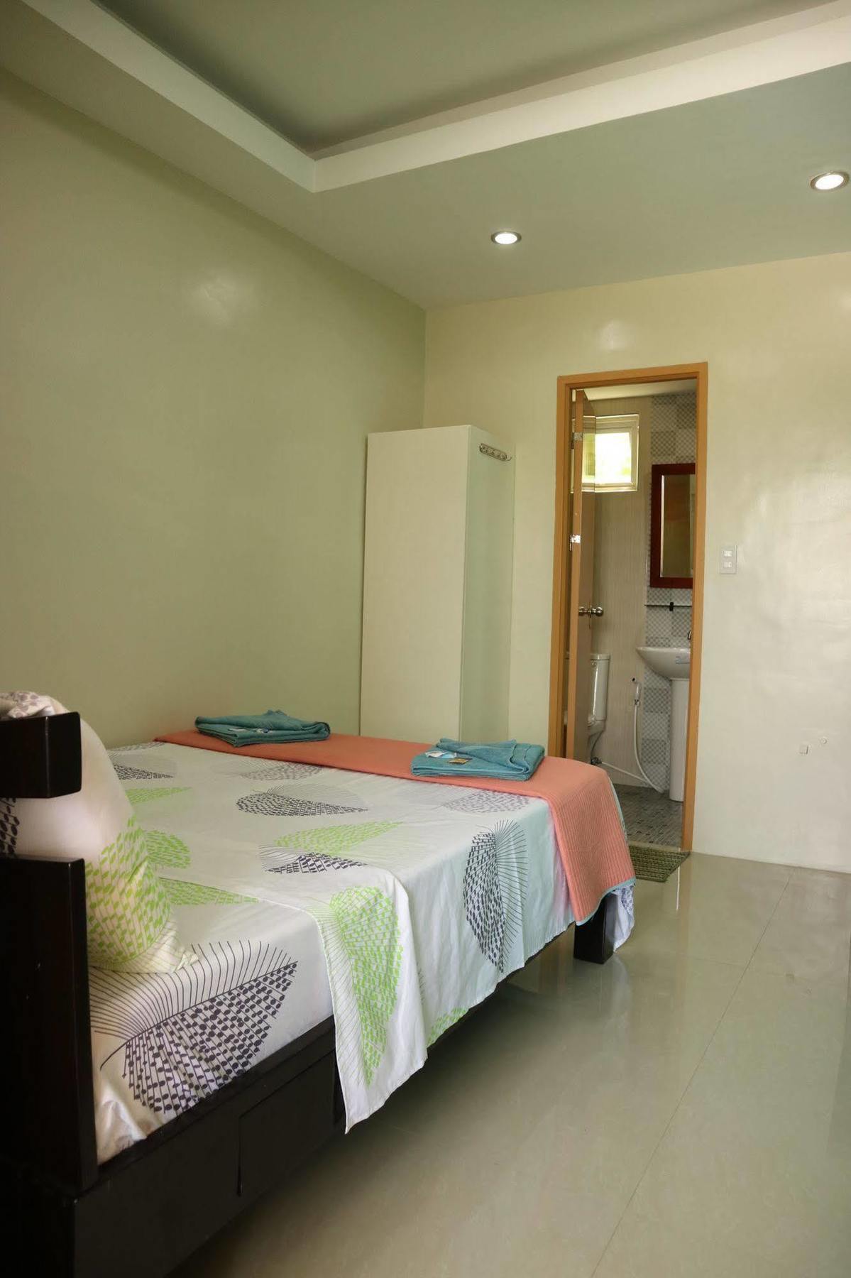 Ea Apartelle - Metro Vigan Buitenkant foto
