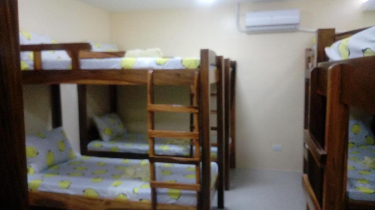 Ea Apartelle - Metro Vigan Buitenkant foto