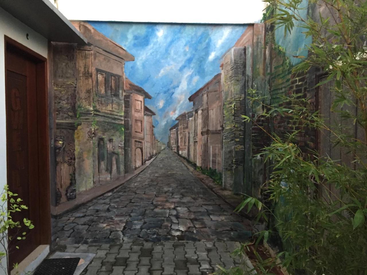 Ea Apartelle - Metro Vigan Buitenkant foto